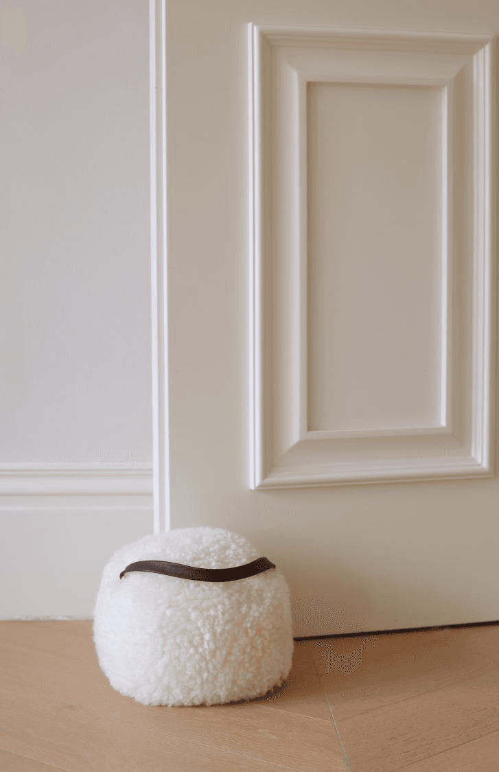 Butoir de porte en peau lainée tondue 15 × 15 cm