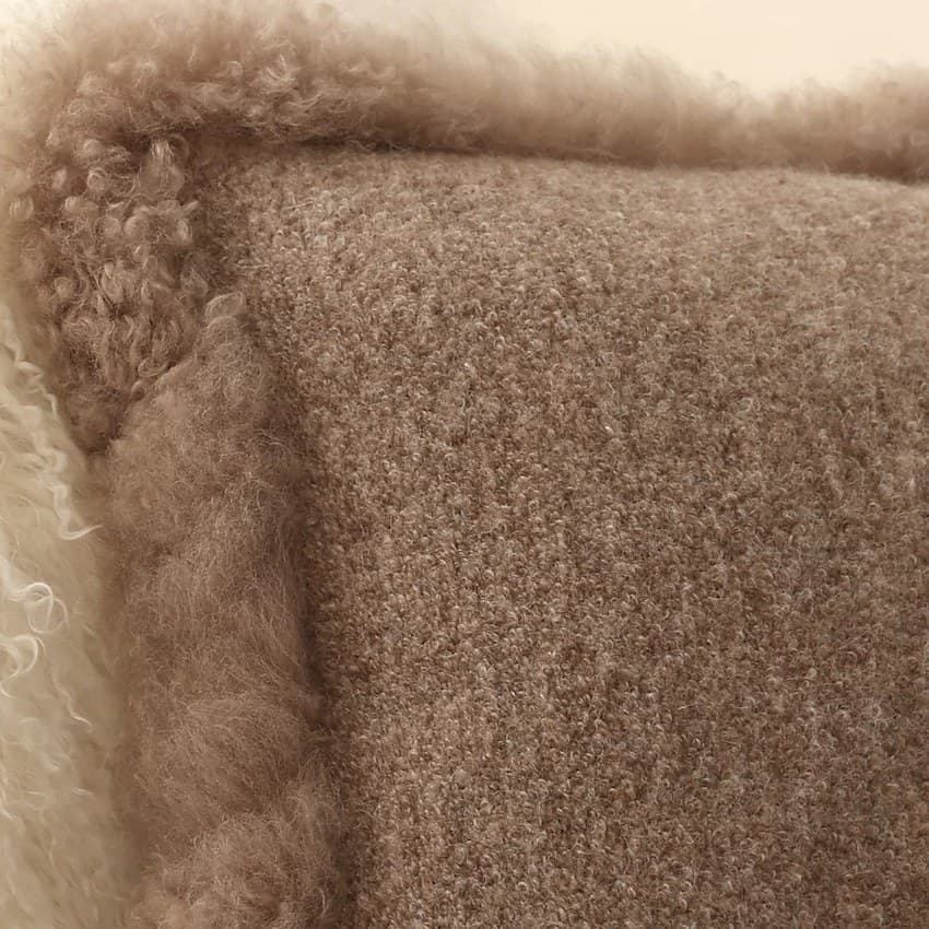 Tissage alpaga et bordure agneau — détail matière