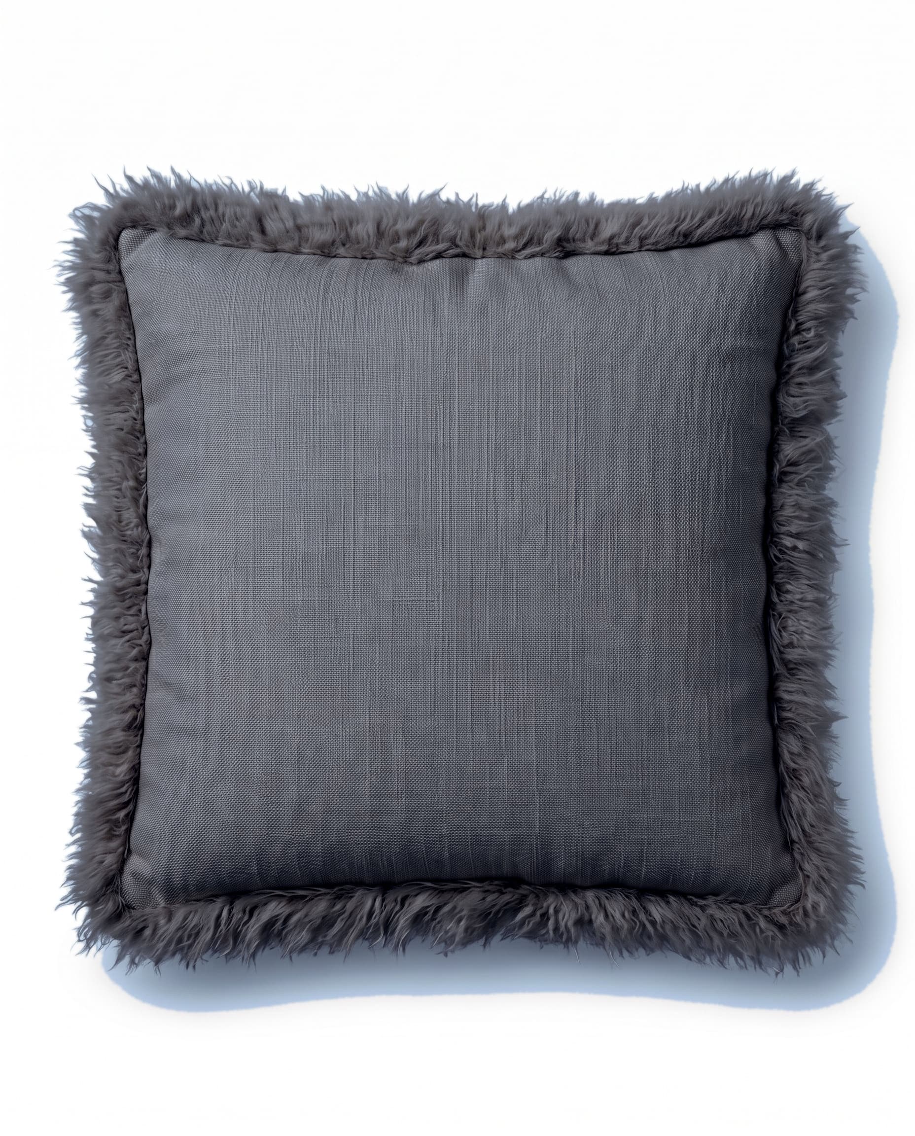 Coussin en lin et agneau — Gris chiné, carré 45 × 45 cm, bordure d’agneau