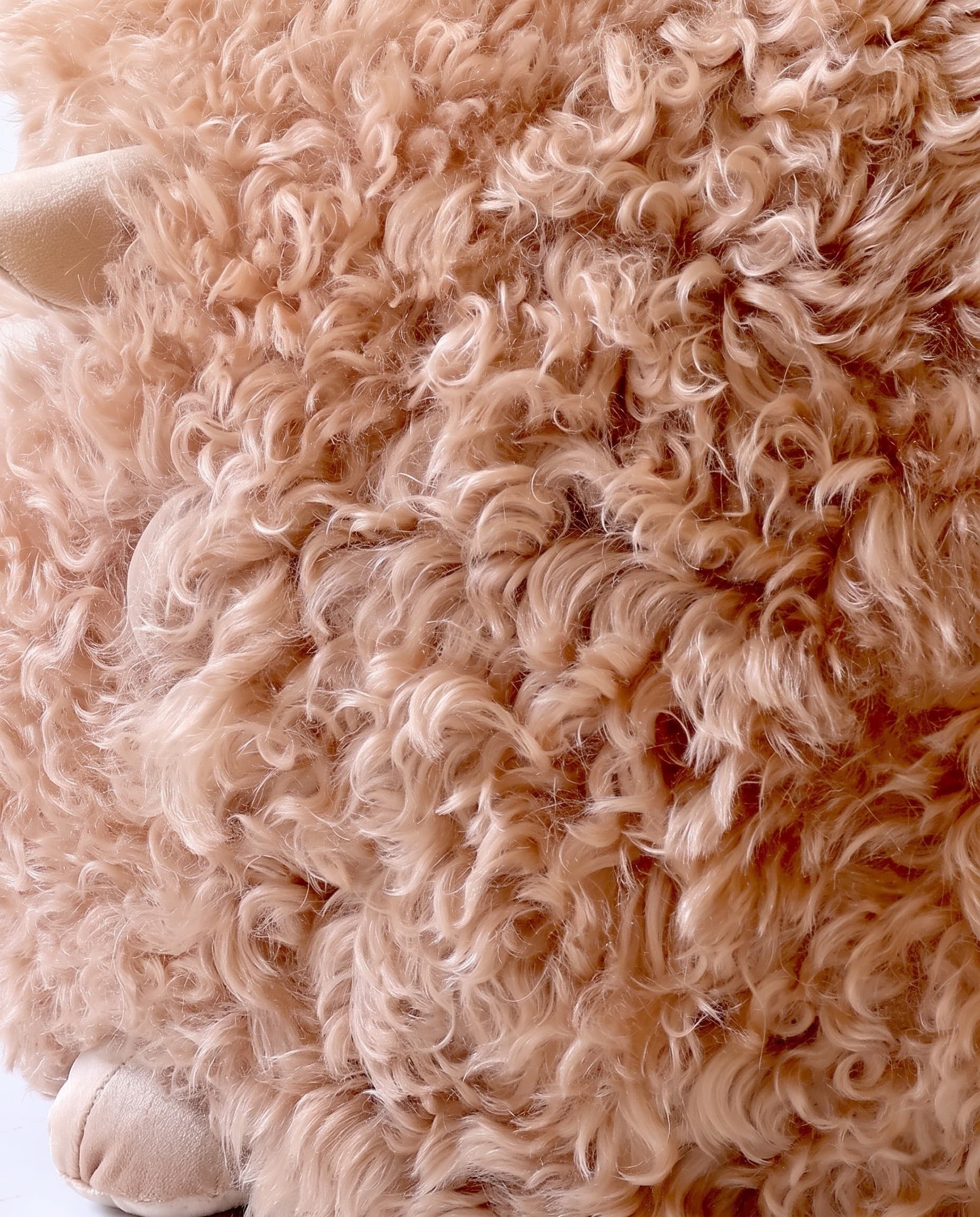 Mouton décoratif en peau de mouton — Orange clair — la toison de près