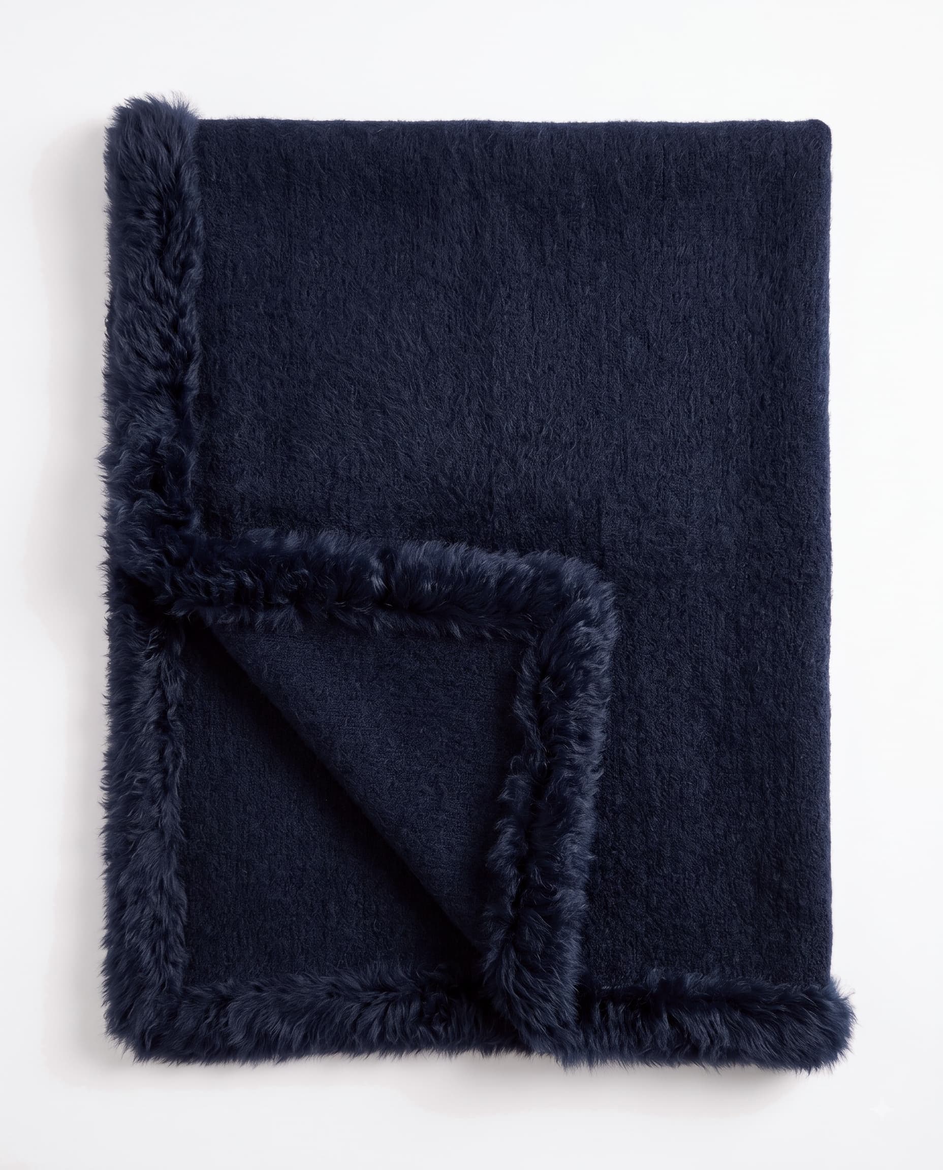 Plaid en alpaga et agneau — Marine — bordure d’agneau, 120 × 150 cm