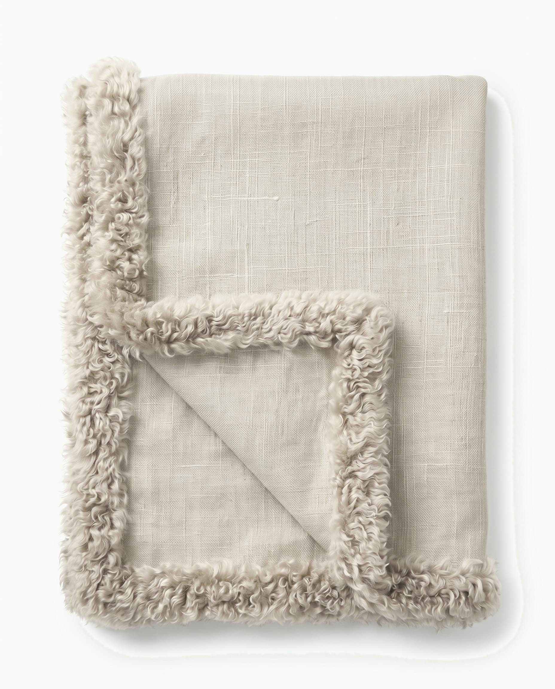 Plaid en lin et agneau — Écru — bordure d’agneau, 140 × 180 cm