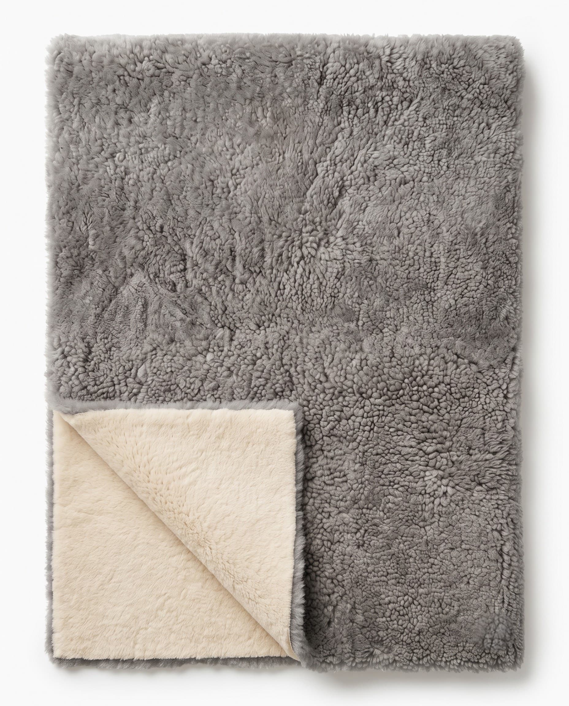 Plaid en peau lainée tondue — Gris fumé — 140 × 200 cm