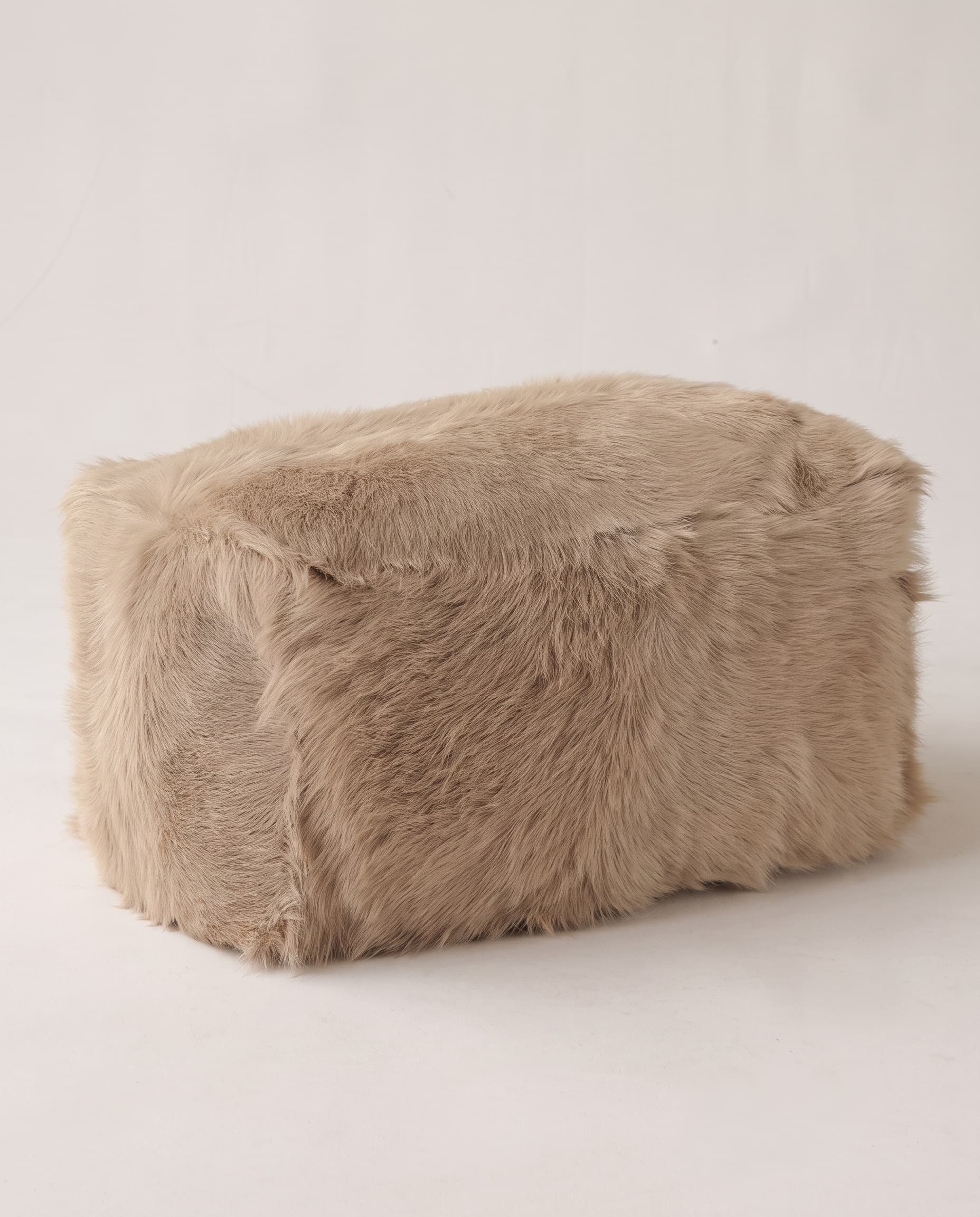 Pouf Vals en peau de chèvre, détail de la matière