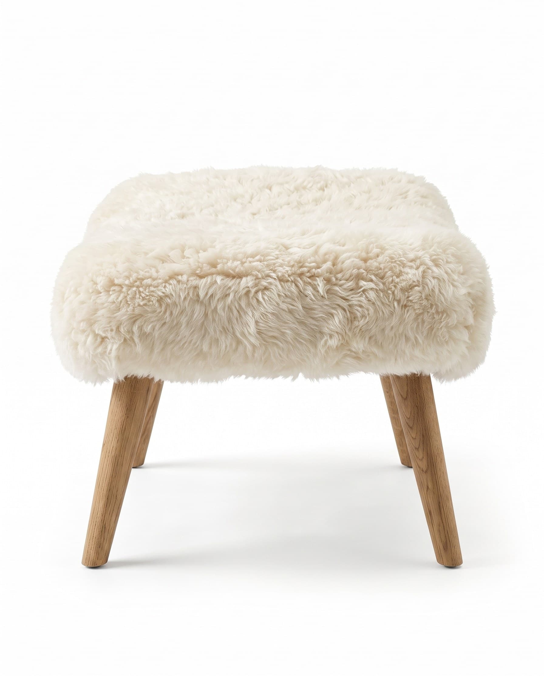 Tabouret Bever vu de face — épaisseur de l'assise et inclinaison des pieds